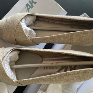 Anne Klein Women's Oalise2 Ballet Flat